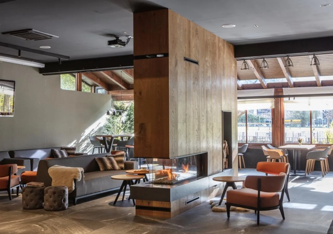 Lounge-Bar-02-5125