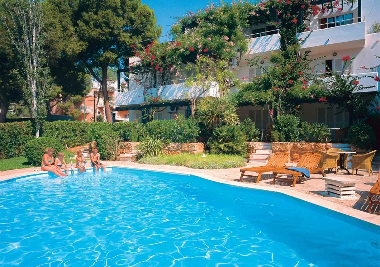 los-tilos-exterior-piscina-1-260